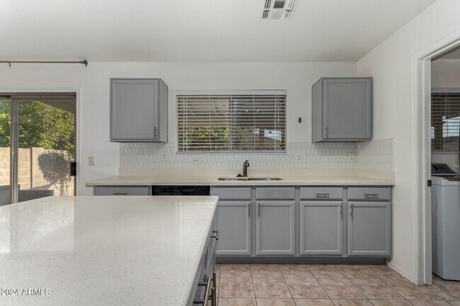 Building Photo - 10513 W Louise Dr