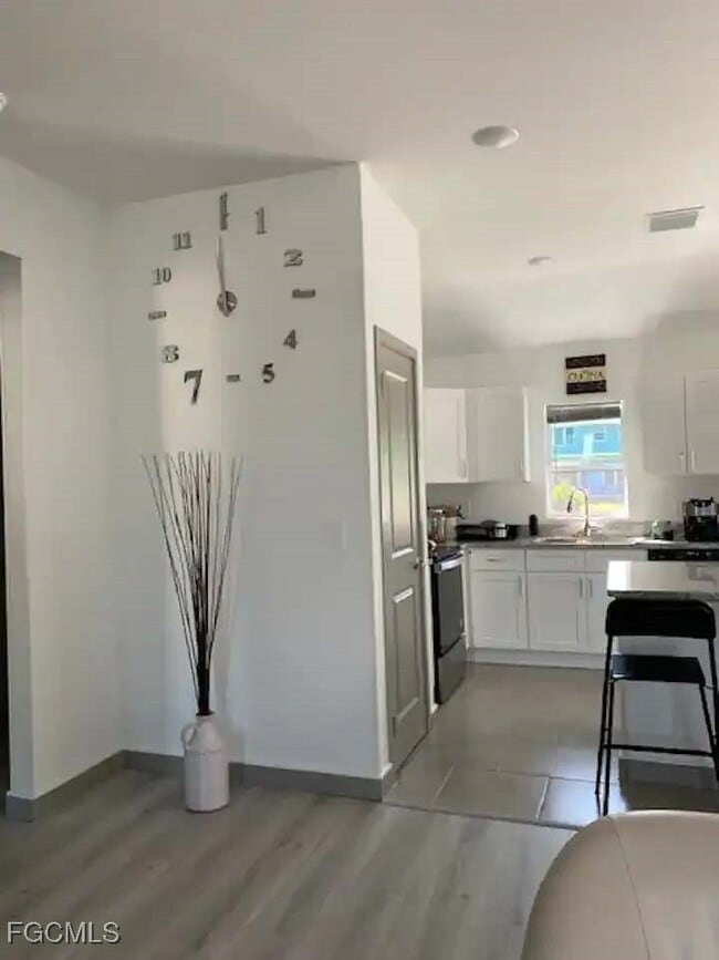 Building Photo - 5351 Ann Arbor Dr