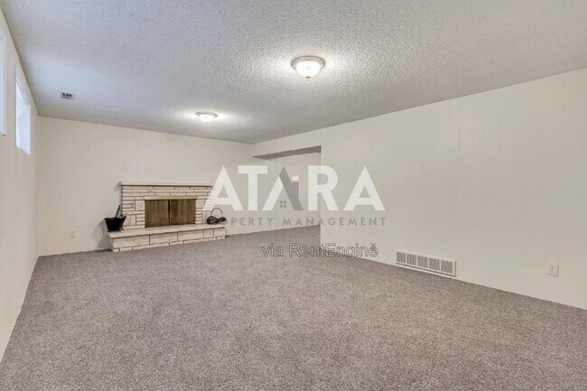 Building Photo - 1374 Marinwood Ave