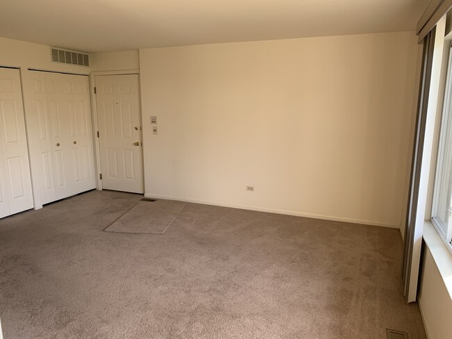 Building Photo - 245 Crestview Dr