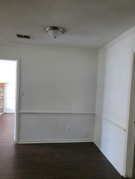 Building Photo - 604 Mohawk Ct