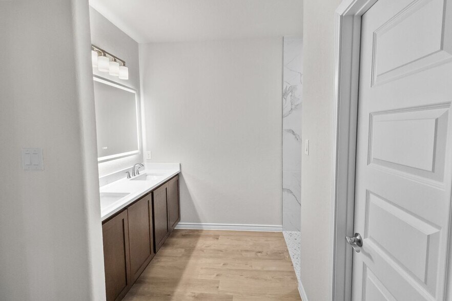 Building Photo - 804 W Huntington St