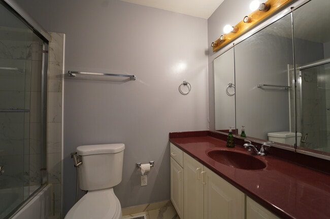 Building Photo - 807 Mansfield Ct