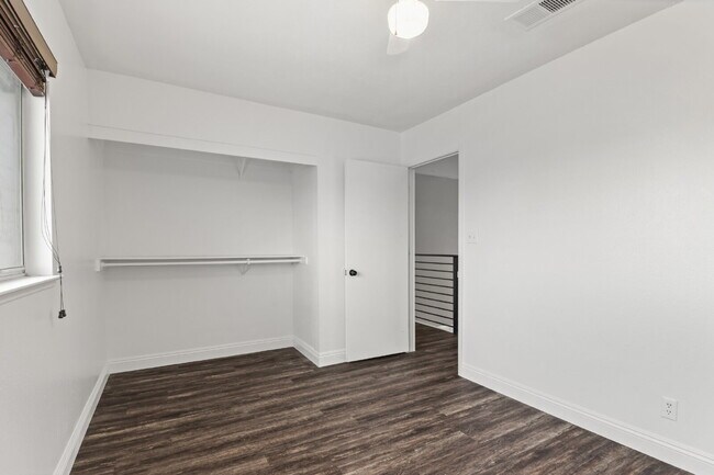 Building Photo - Welcome to your entertainers dream home!