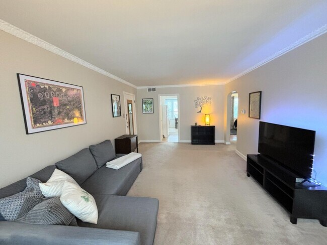 Building Photo - 8505 W Center St