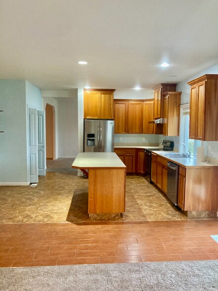 Building Photo - 312 G St NE