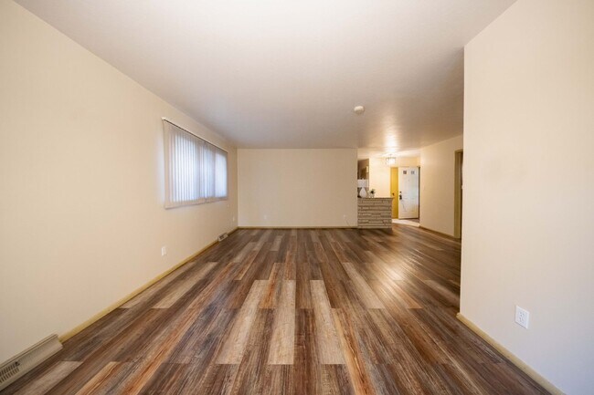 Building Photo - Mid-Century 3 Bedroom in Pine Valley Estates