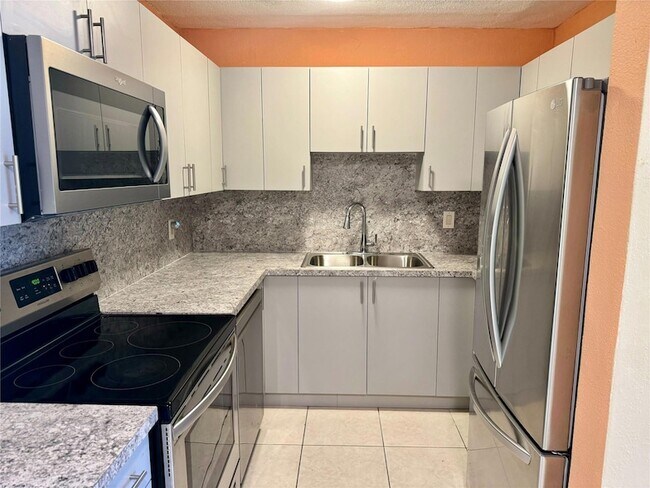 Building Photo - 6471 SW 27th Street