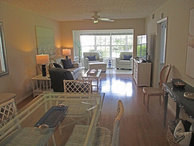 Building Photo - 740 Lake Orchid Cir