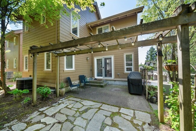 Building Photo - 10251 NW Village Heights Dr