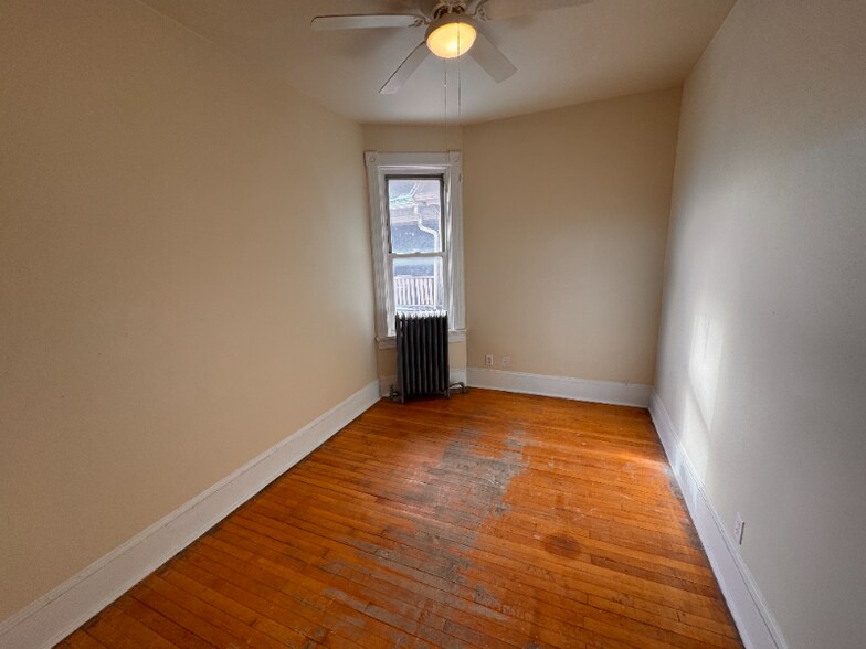 Building Photo - 2112 W Greenfield Ave