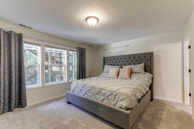 Building Photo - 19007 SW Chesapeake Dr