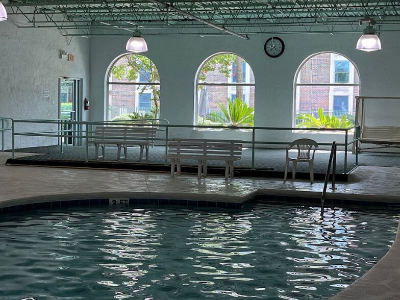 Building Photo - 224 E Garden St