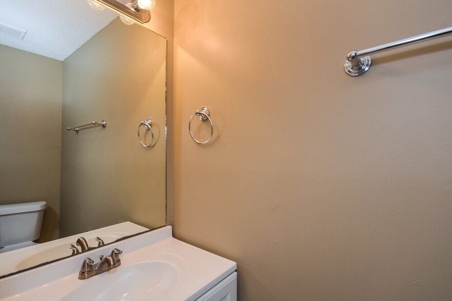 Building Photo - 449 Shoal Ct