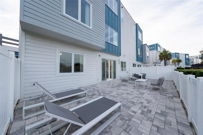 Building Photo - 7740 Sandy Ridge Dr