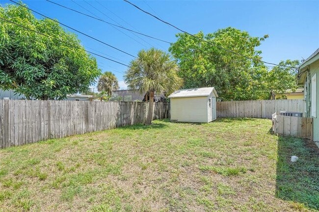 Building Photo - 257 NE 45th Ct