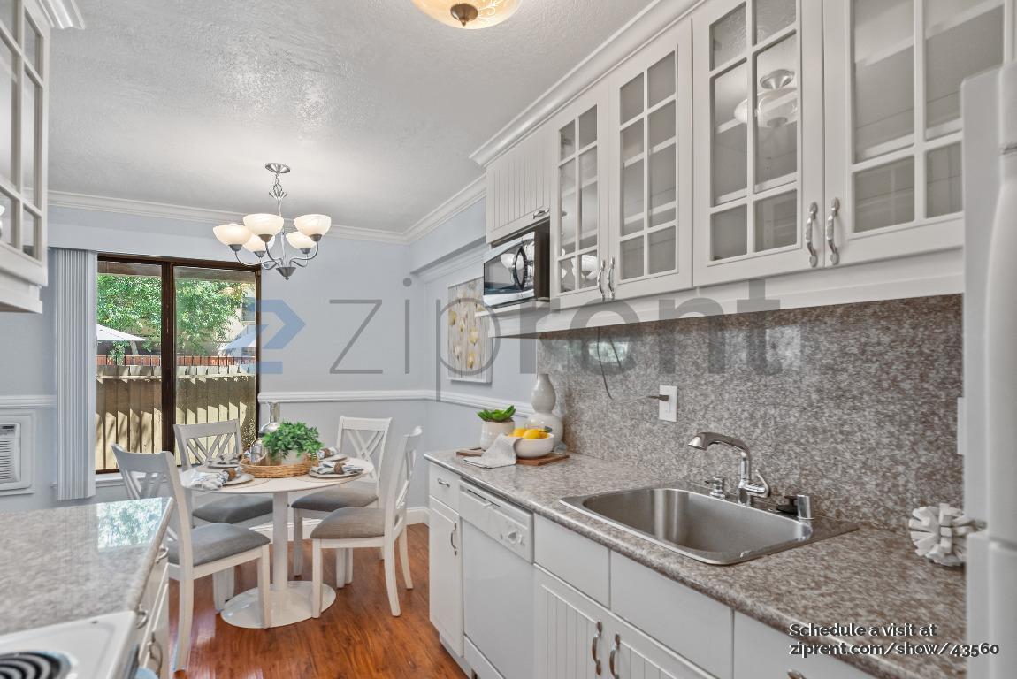Building Photo - 2131 Northwood Cir