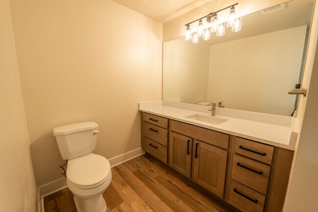 Building Photo - 3 Bed / 2.5 Bath Townhome w/Deck, Walkout Finished Basement, 9' Ceilings, Quartz Tops, Stainless ...