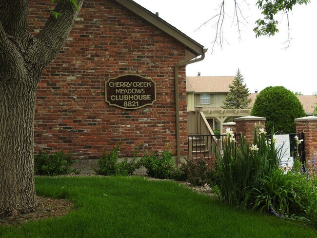 Building Photo - 8752 E Amherst Dr