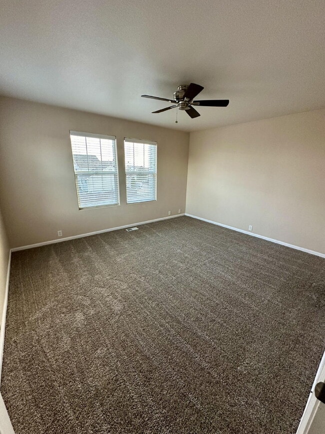 Stylish 2 bedroom end corner Townhome w/Loft 80923 - Stylish 2 bedroom end corner Townhome w/Loft  80923