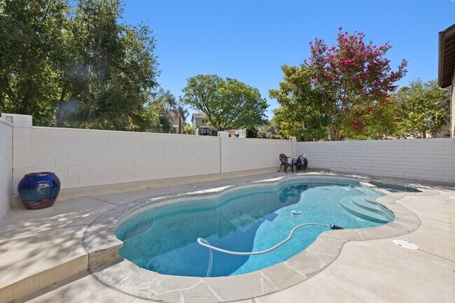 Building Photo - Beautifully Updated Home in Lake Lindero
