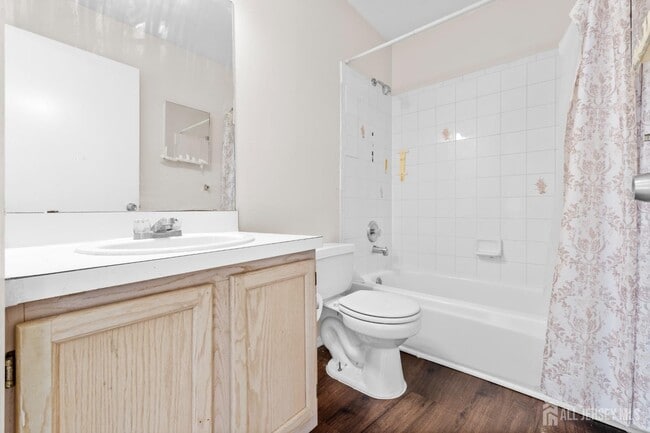 Building Photo - 421 Plymouth Rd