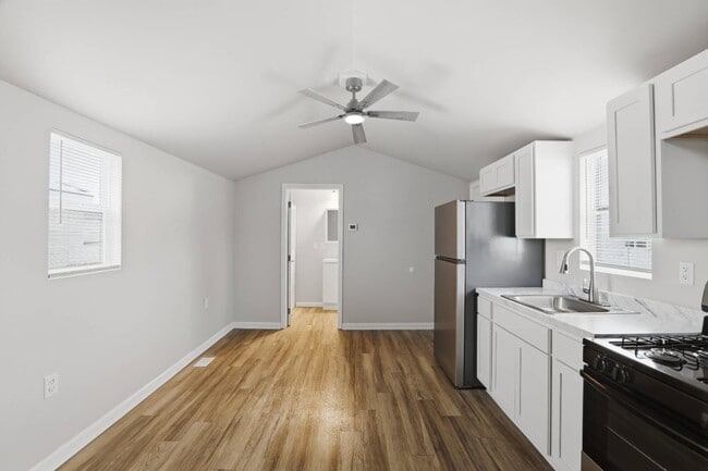 Building Photo - 22600 Middlebelt Rd