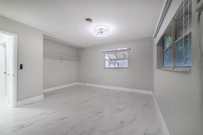 Building Photo - 6220 SW 9th Ct