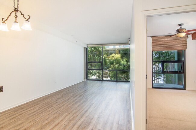 Building Photo - Modern Downtown 1 Bedroom with balcony at ...