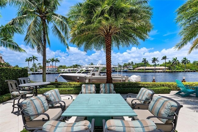 Building Photo - 2307 N Riverside Dr