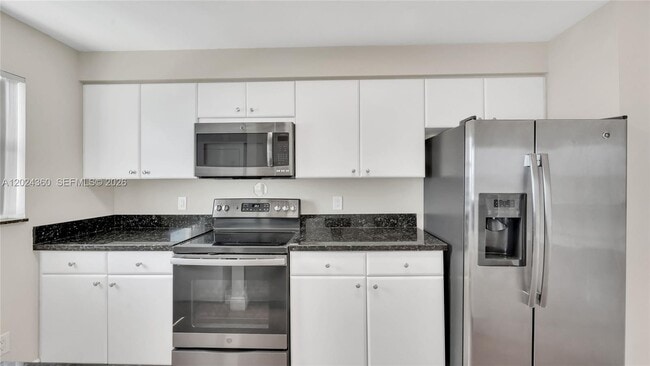Building Photo - 2475 Brickell Ave