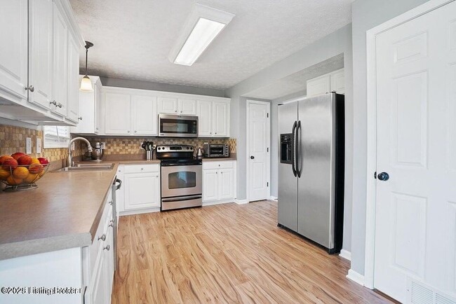 Building Photo - 6701 Bluffview Cir