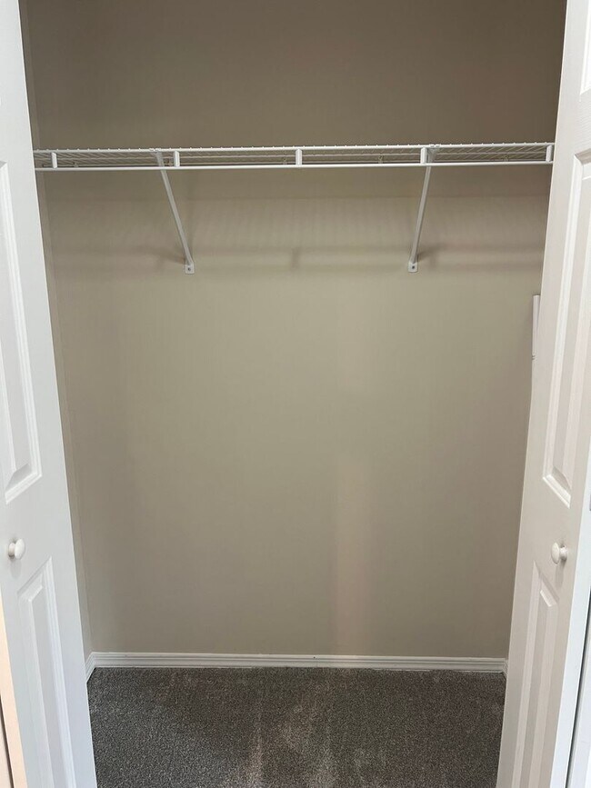 Building Photo - Spacious 3BR/3BA Townhome in Kiskadee Parke