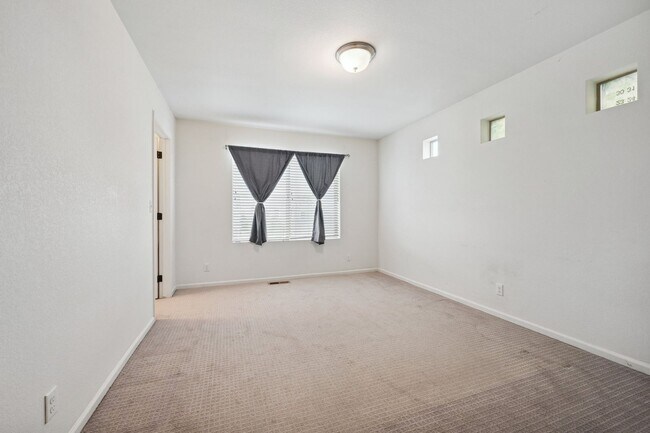 Building Photo - 3 Bedroom Single Family in Denver