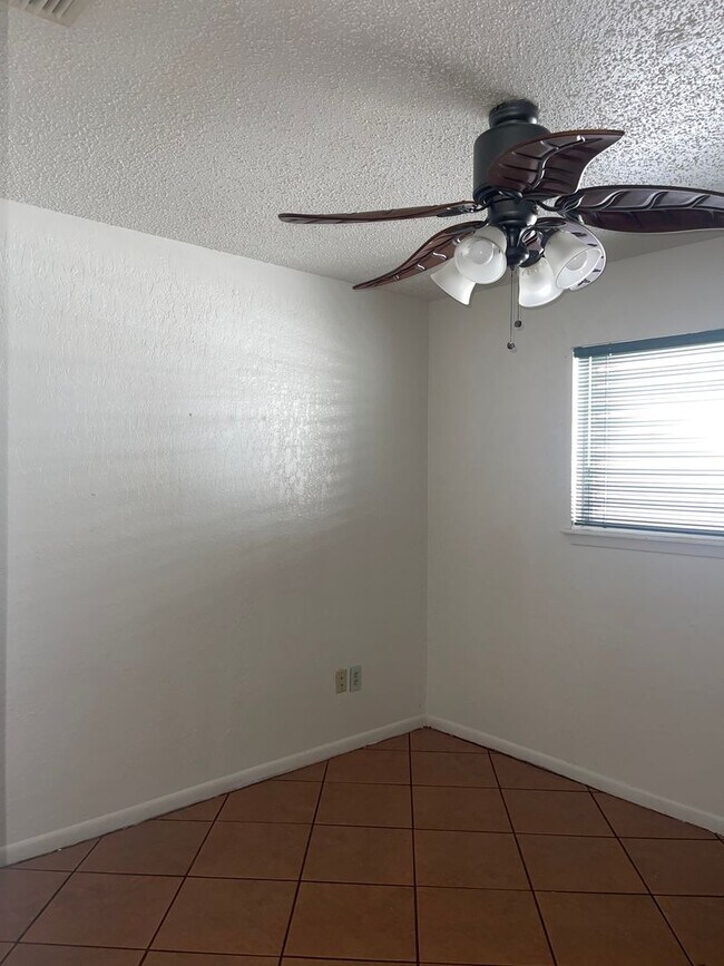 Building Photo - Flour Bluff 3 bedroom 2 bathroom