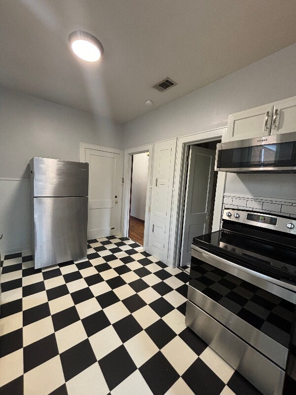 Building Photo - 800 N Mound St