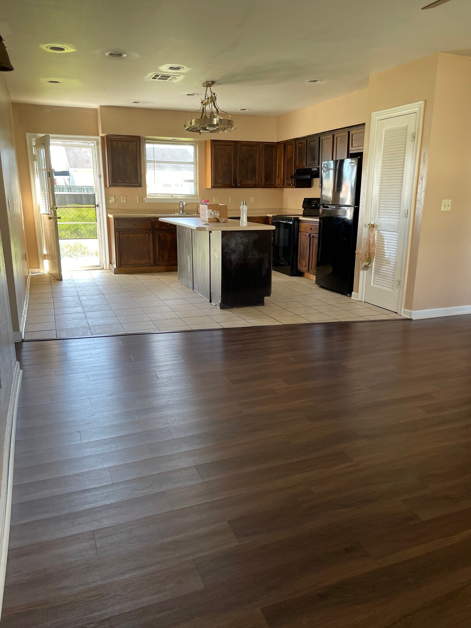Open living room/kitchen - 7925 Danube Rd