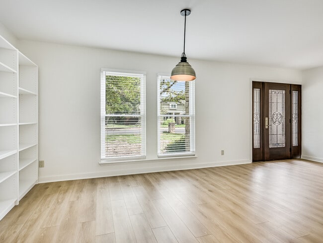 Building Photo - 4302 Twisted Tree Dr