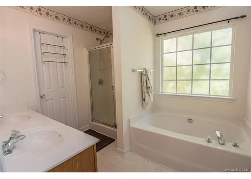Building Photo - 9714 Castle Terrace Ct