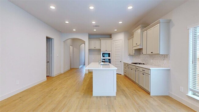 Building Photo - 624 Sand Branch Dr