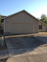 Building Photo - 5662 SW Redtop Pl