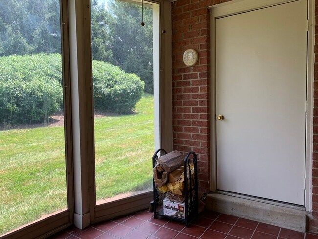 Building Photo - Spacious and Private Condo in The Oaks at ...