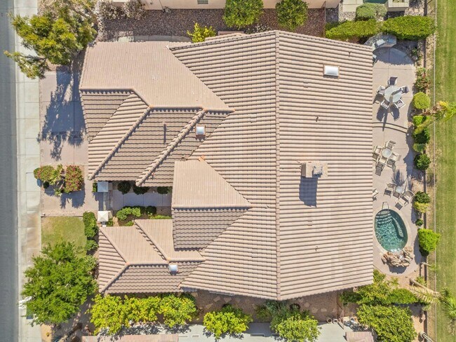 Building Photo - 78586 Kensington Ave