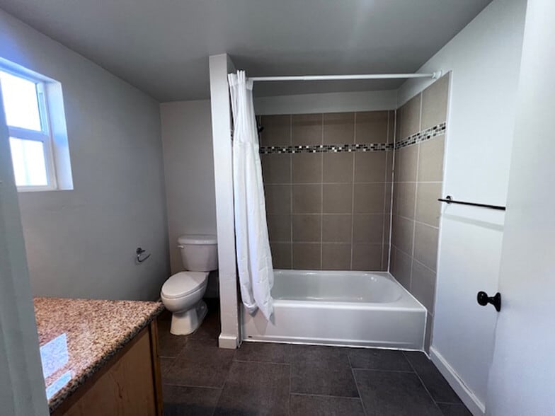 Building Photo - 1037 Peralta St