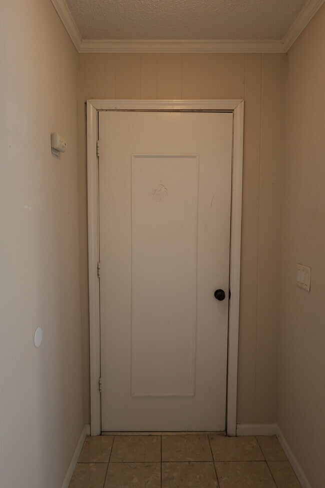 Building Photo - 214 Oakleaf Dr