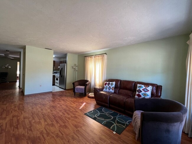 Building Photo - 913 New Bedford Dr