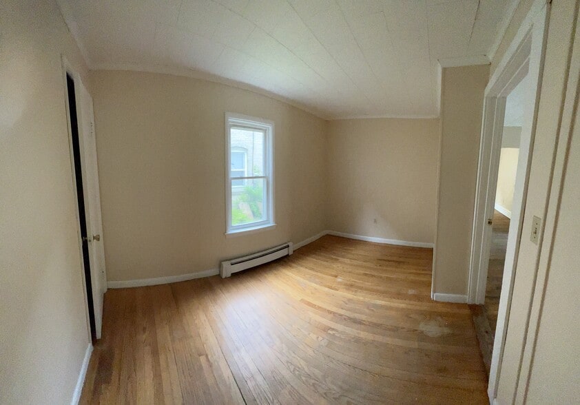 1st fl bedroom - 28 School St