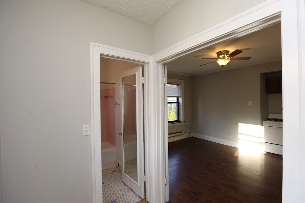 Building Photo - 4349 N Damen Ave