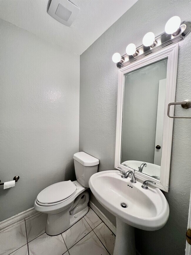 Building Photo - 1101 Shiloh Dr