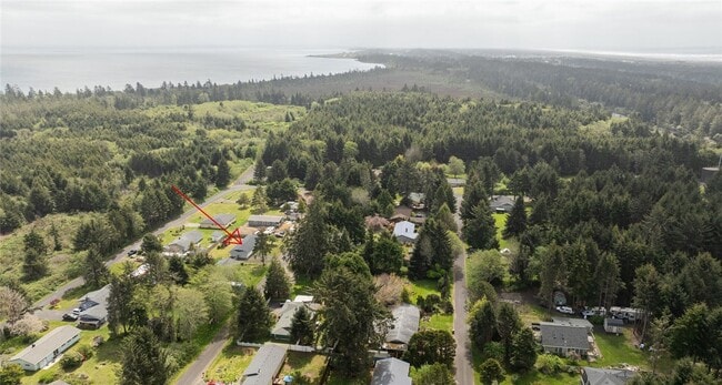Building Photo - Like New Modern 3 BD, 2 BA Home with Garage